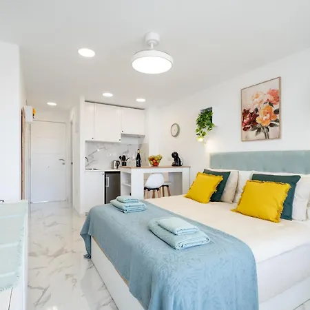 Costa Serena 420 אדחה